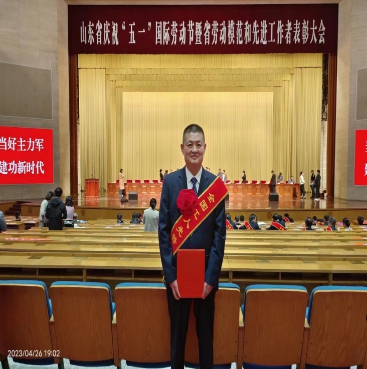 焊花点亮奋斗的青春 全国工人先锋号：维多利亚vic003股份铝焊接班(图1)